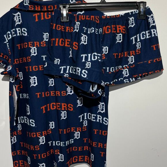 Detroit Tigers Concepts Sport Women's Zest Allover Print Button-Up Shirt & Short - Picture 8 of 12